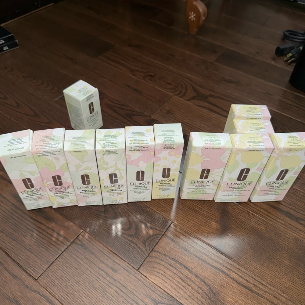 Assorted Foundation Makeup Collection - Picture 8 of 11